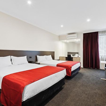 Quality Hotel Manor Mitcham Exterior foto