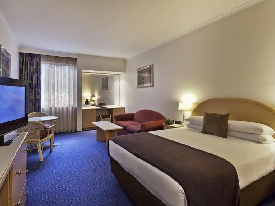 Quality Hotel Manor Mitcham Exterior foto